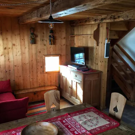 Chalet Piccolo E Accogliente Rascard Cir 0060